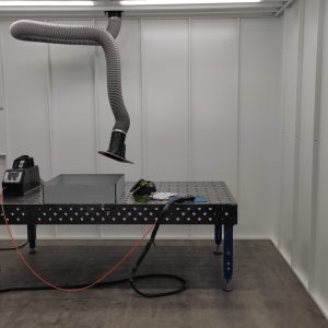 Große Türöffnung und ausreichend Bewegungsfreiheit innerhalb der Laserschutzkabinen